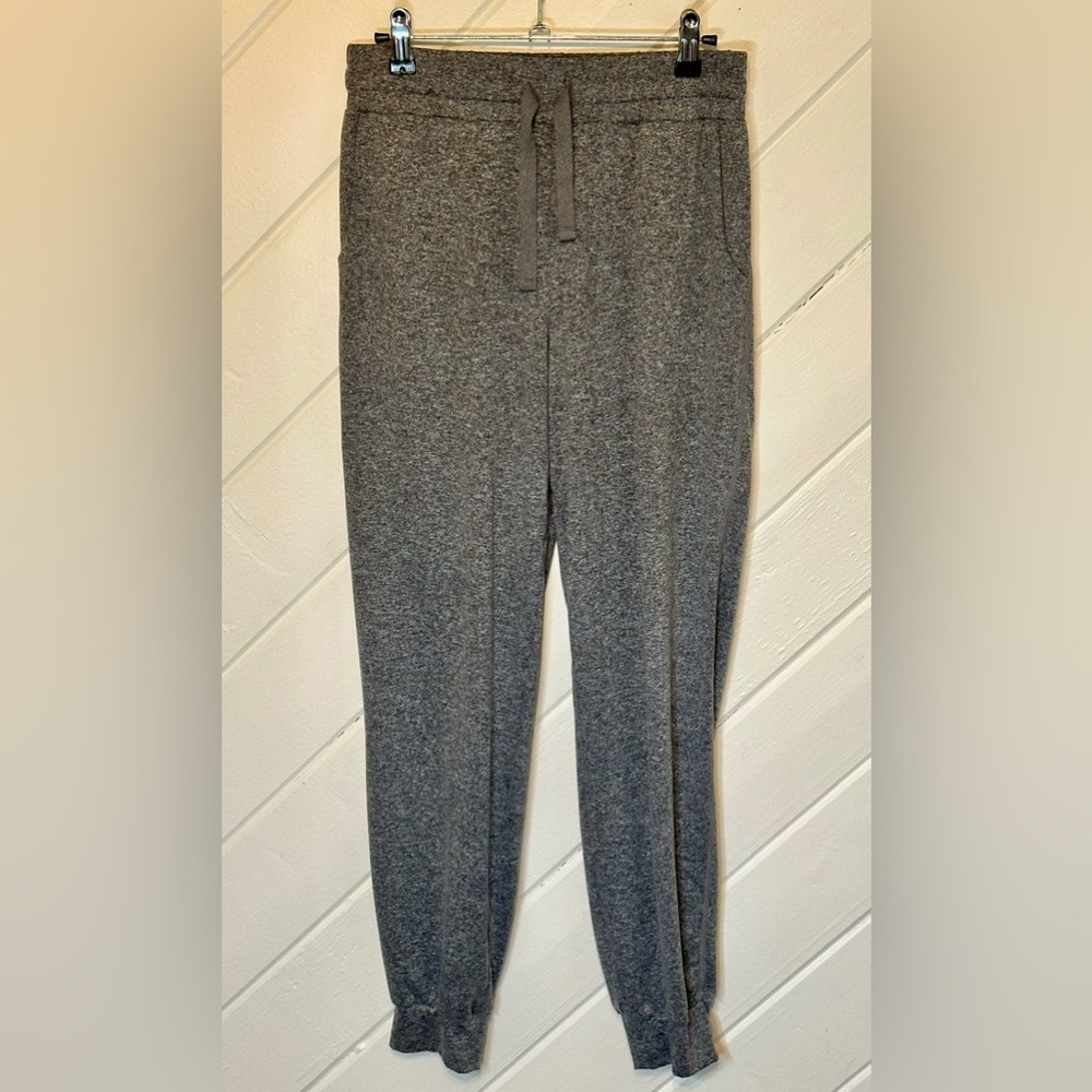 Halara High Waisted Drawstring Ruched Yoga Joggers in Mottled Light Grey, Small